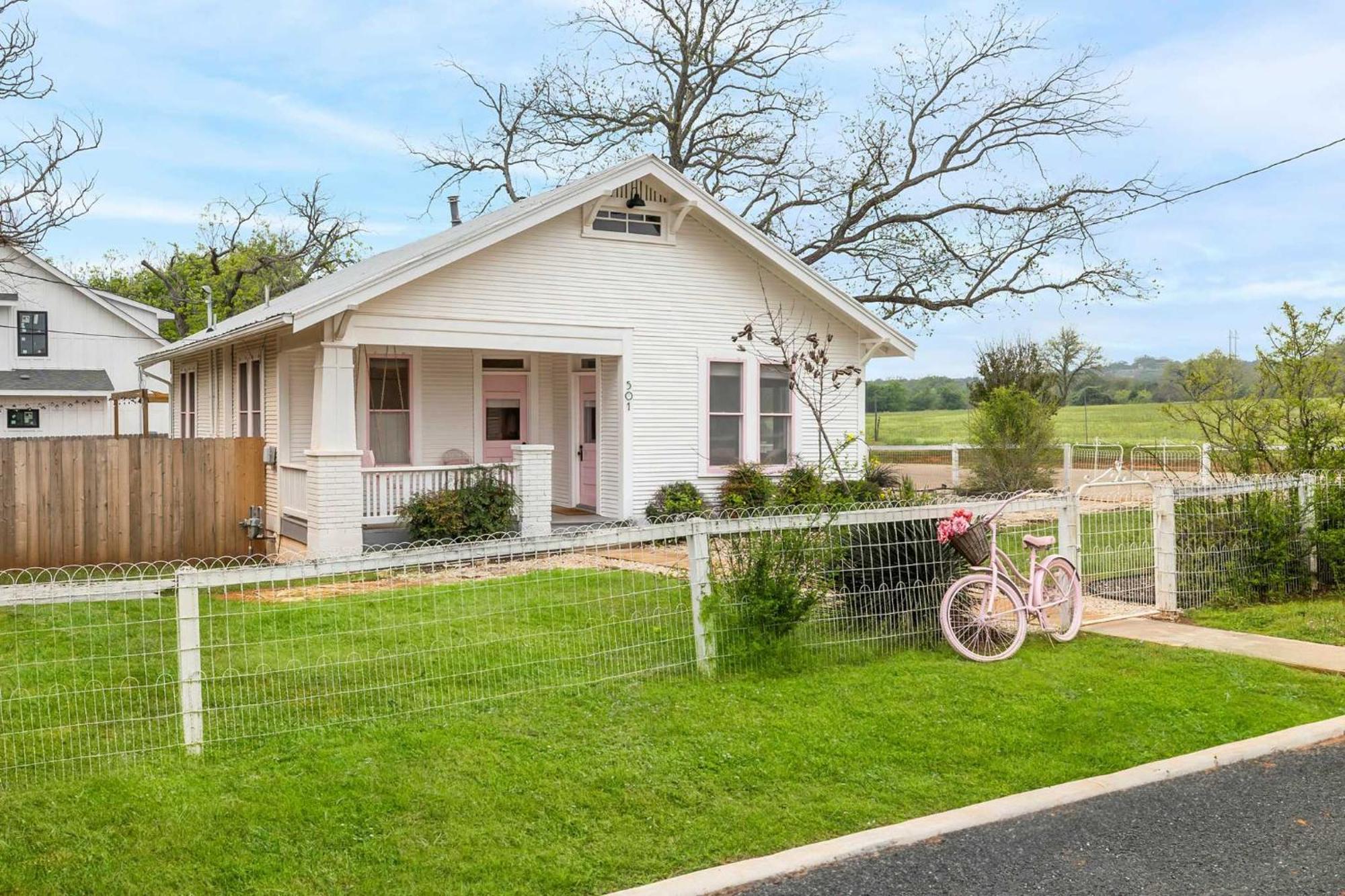 Pink Duchess - Mins To Main Hot Tub & Fire Pit Villa Fredericksburg Exterior photo