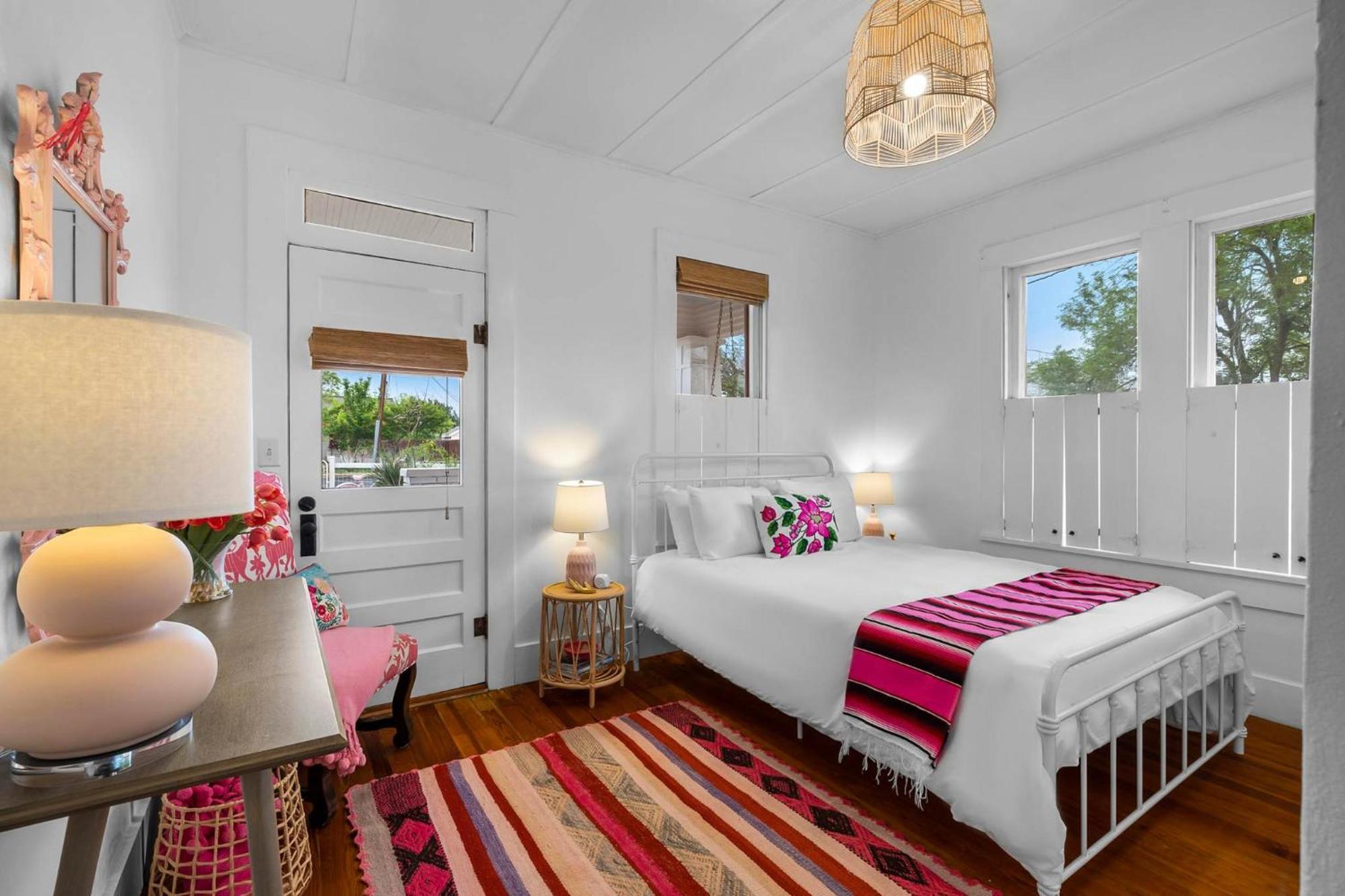 Pink Duchess - Mins To Main Hot Tub & Fire Pit Villa Fredericksburg Exterior photo