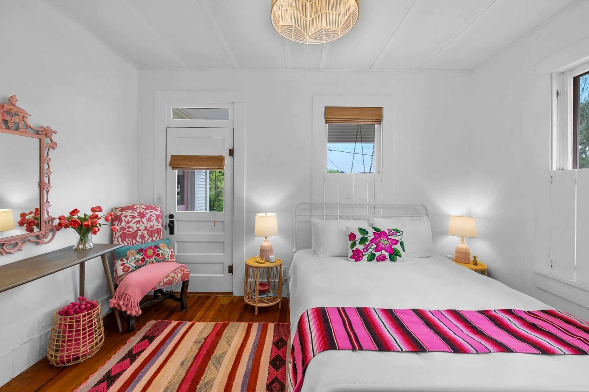Pink Duchess - Mins To Main Hot Tub & Fire Pit Villa Fredericksburg Exterior photo